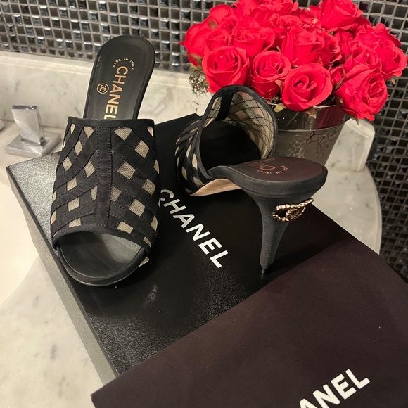 Authentic Chanel heels - Picture 9 of 15